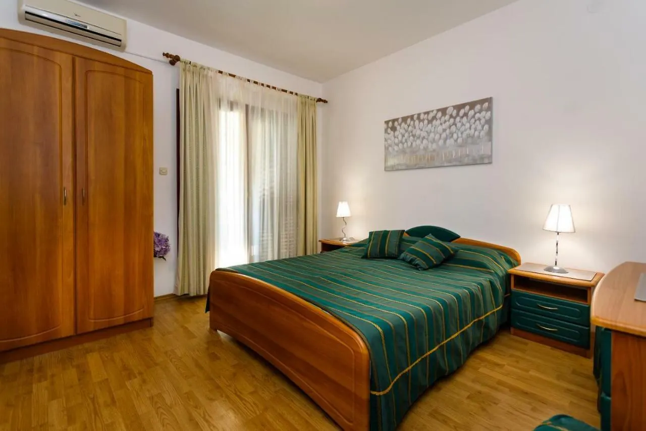 Rooms Mimi Krk Town